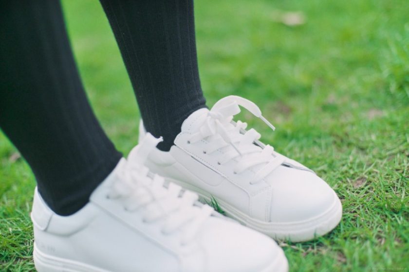 Les baskets blanches en cuir : des chaussures passe-partout