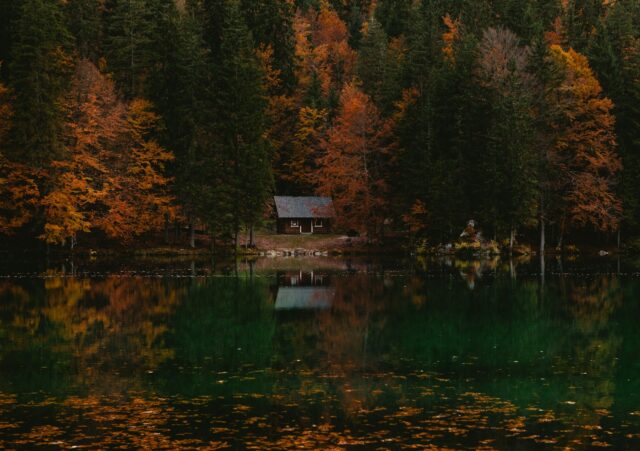 un séjour en maison sur l'eau